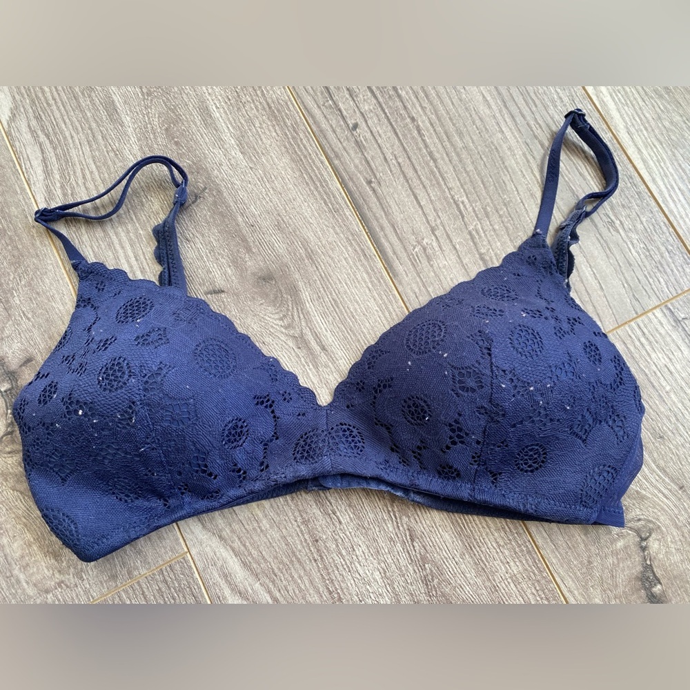 2/$18 Bras Aerie navy blue bra, no underwire, light padding, lace, double clasps